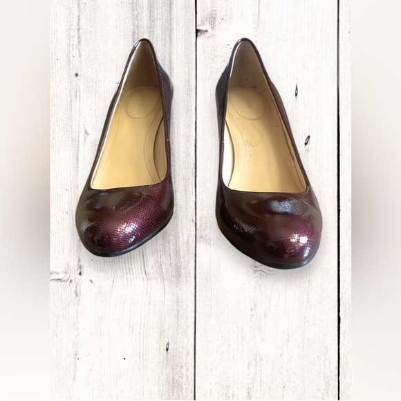 Calvin Klein Renni Snakeskin Burgundy Pump Heels Almond Round Toe Size 7.5 - Picture 2 of 8